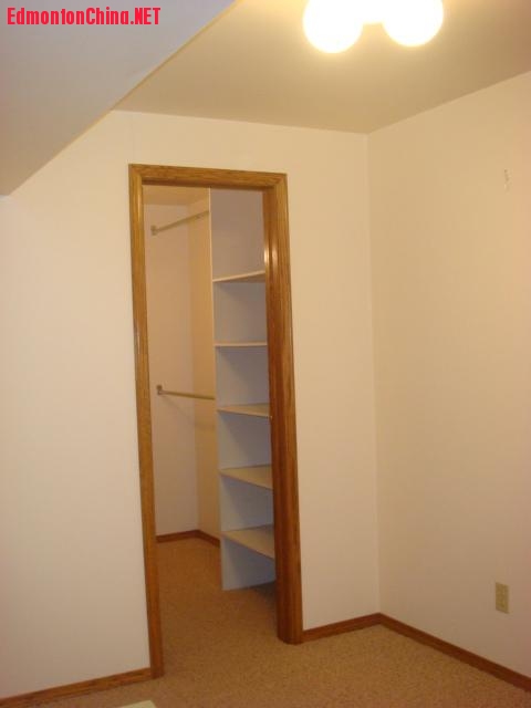 walk-in-closet.JPG