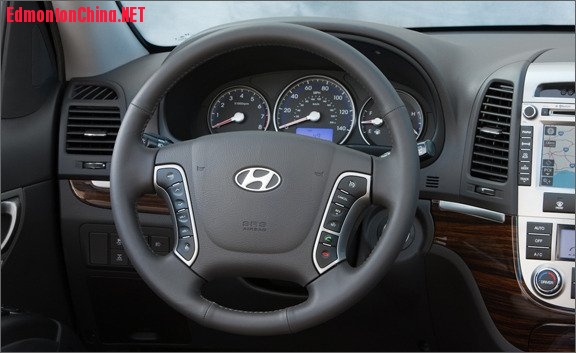 2011-hyundai-santa-fe-embed-3-photo-372589-s-original.jpg