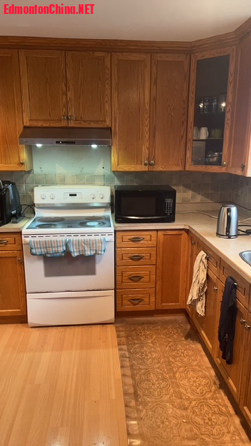 04 Kitchen.JPG