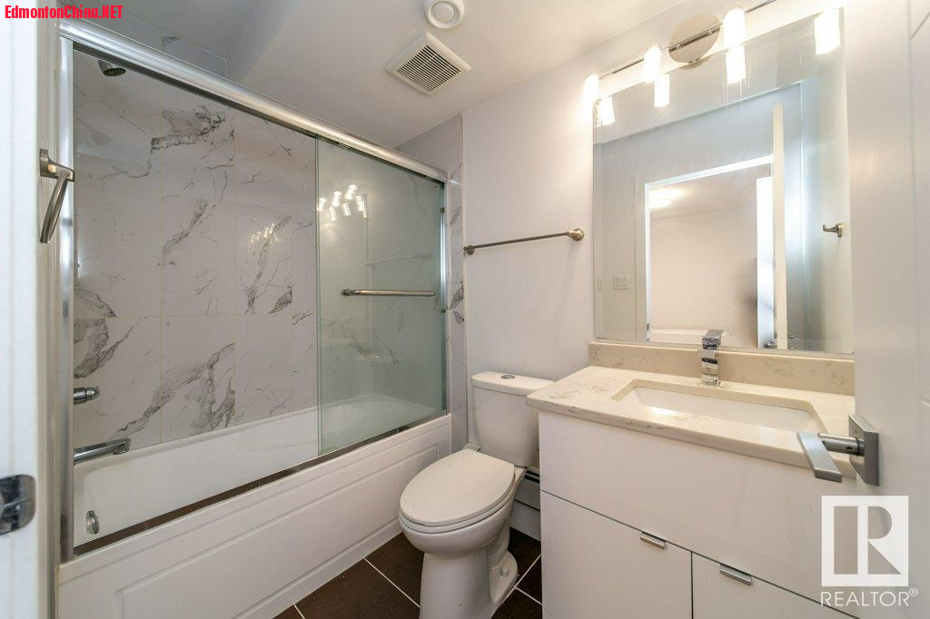 Ensuite Bathroom.jpg
